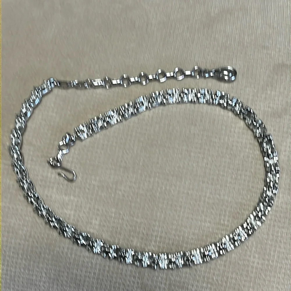 Vintage “Coro” brand silver tone necklace. Exc vintage cond. Signed. - Picture 1 of 7